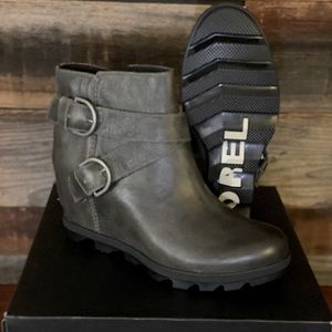 NIB Sorel Joan of Arctic Wedge II Buckle Boots
